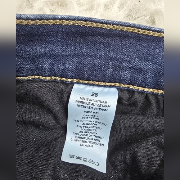 Classic Blue Women's Jeans - Picture 8 of 9